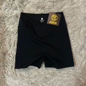 Effortless Vortex Scrunch Shorts - Black